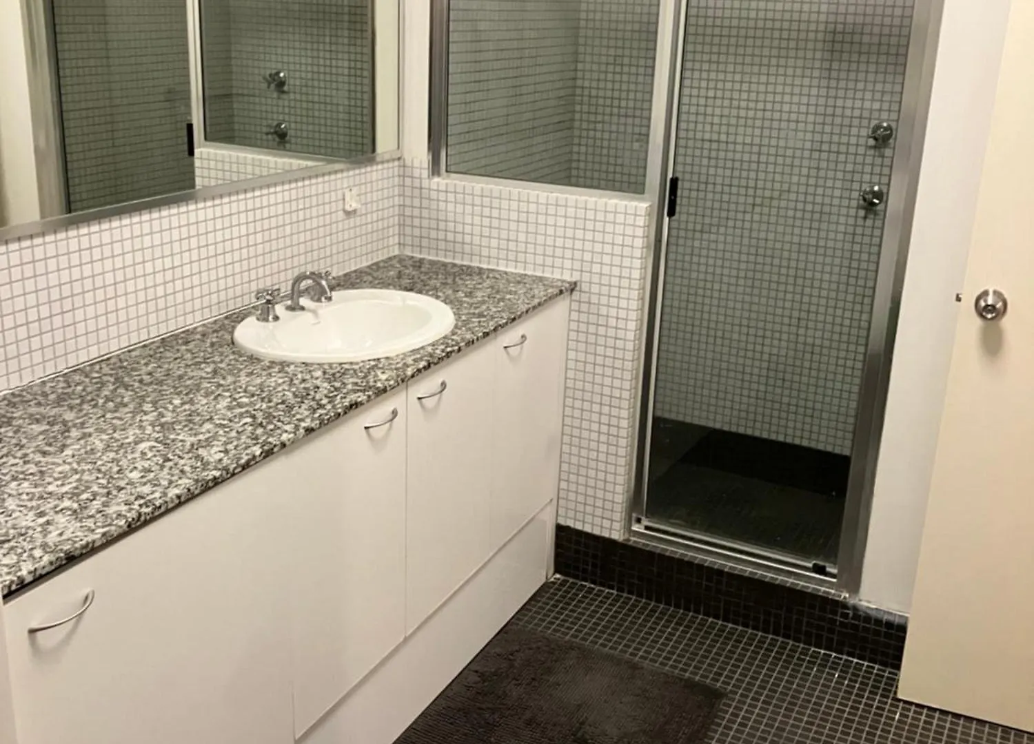Great Place In Perth Cbd - Min 3 Mths Stay Australia